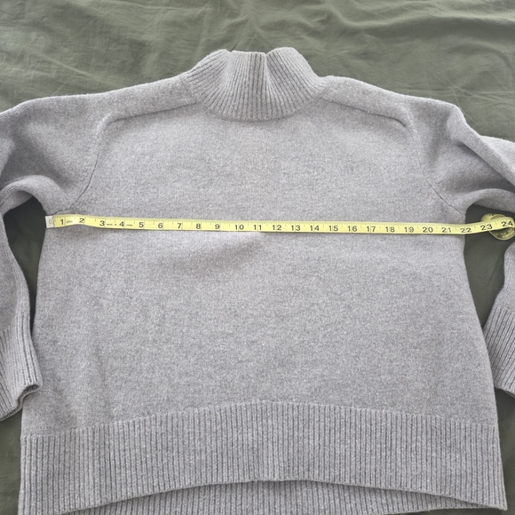 Women's Gray Turtleneck Wool Sweater - Picture 4 of 6